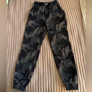 Hollister ultra high rise camo pants
